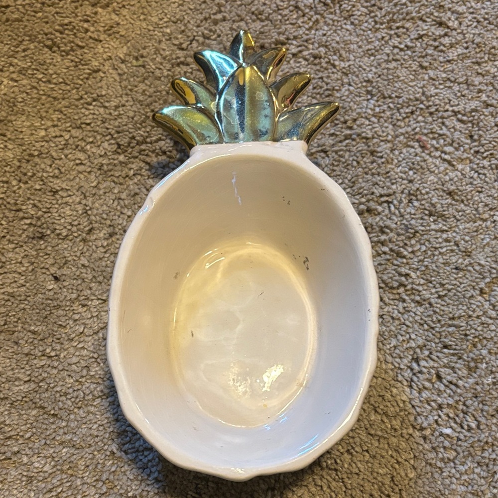 Pineapple Shaped Ceramic Bowl - White and Gold